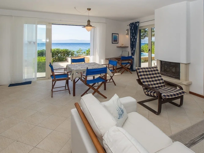 2 Bedrooms Villa