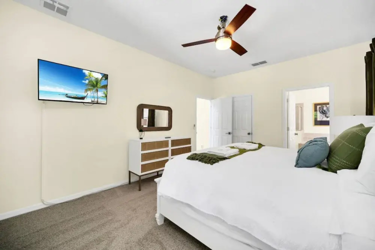 Spacious Villa: Pool, Game Room & Themed Rooms