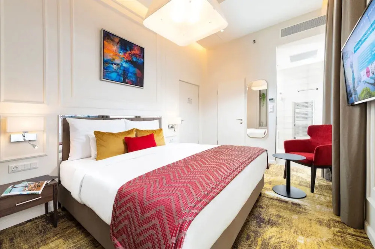 Three Corners Avenue Hotel