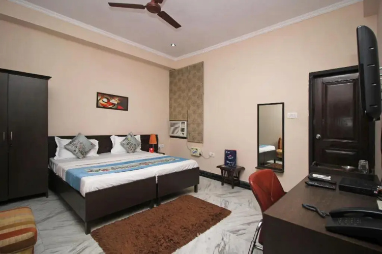 OYO 439 Hotel Queens Inn