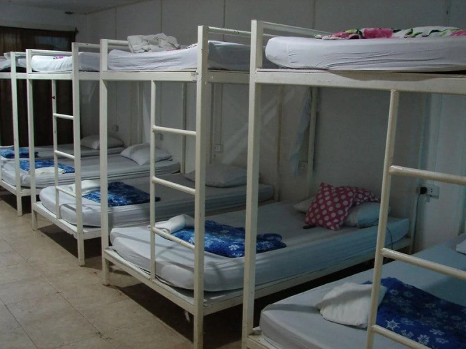 Lucky House Dorm & Private Rooms