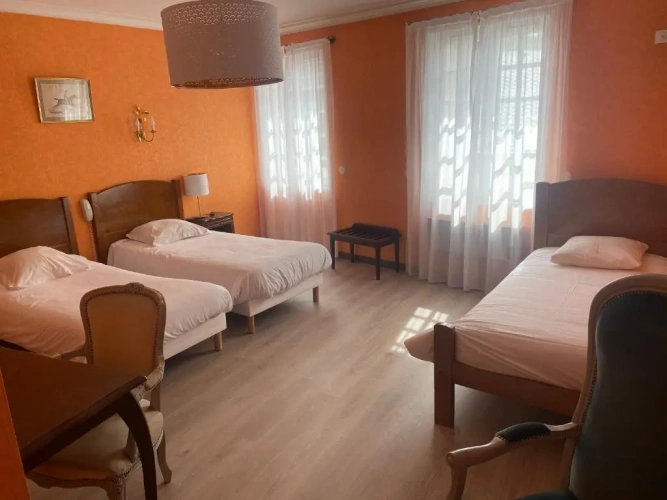 Standard Triple room