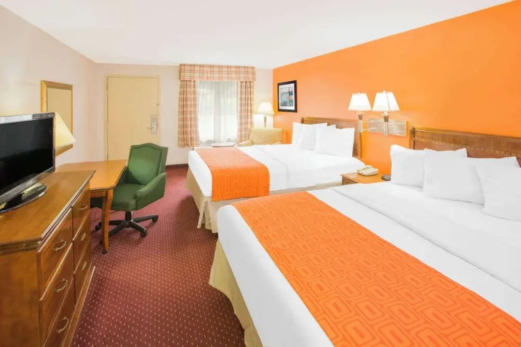 Howard Johnson by Wyndham Dothan