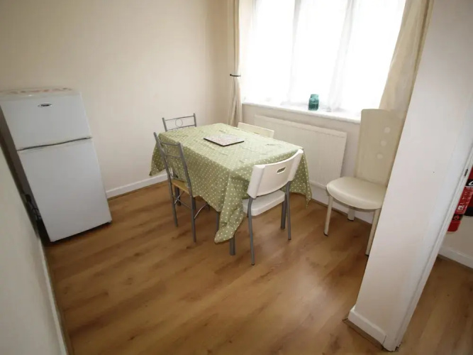 26 Merthyr Road