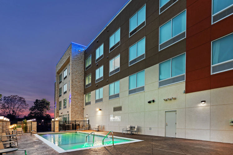 Holiday Inn Express & Sts Tulsa Northeast - Owasso photo 17