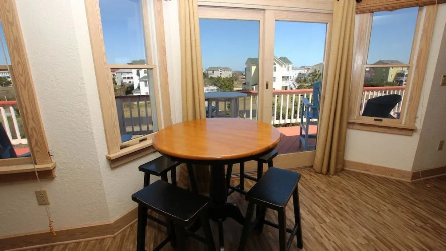 Atlantic Paws - 6 Br Home