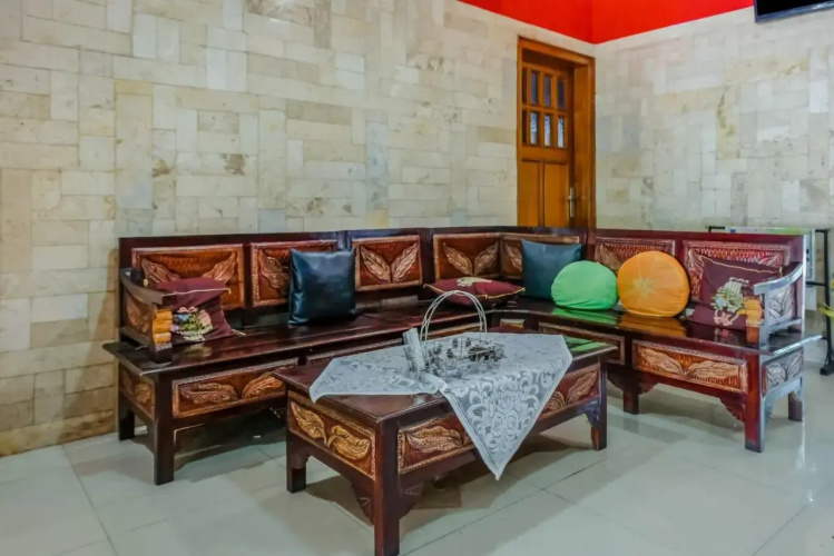 778 Guest House Amalia Malang