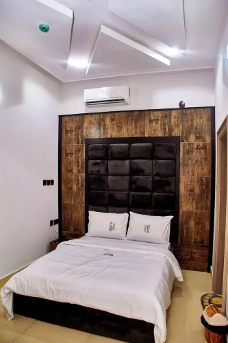 De Mipos Luxury Suites