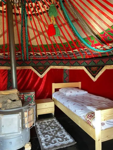 The ethno-complex Ulush Yurts (Ulush Yurts)