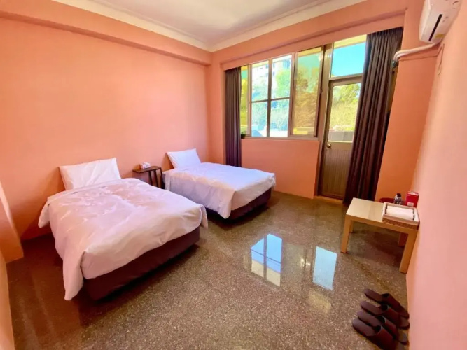 Roam Sanyi Hostel