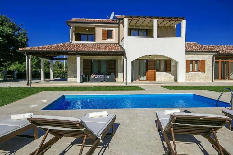 3 Bedrooms Villa