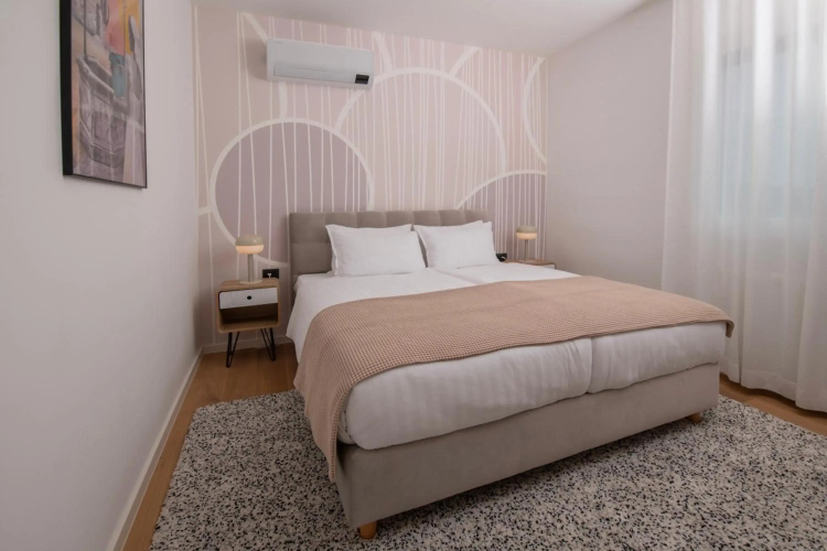 LUX 3 Bedroom Suite with FREE Private Parking