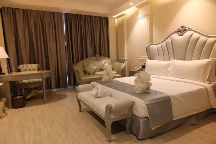 Suite with balcony