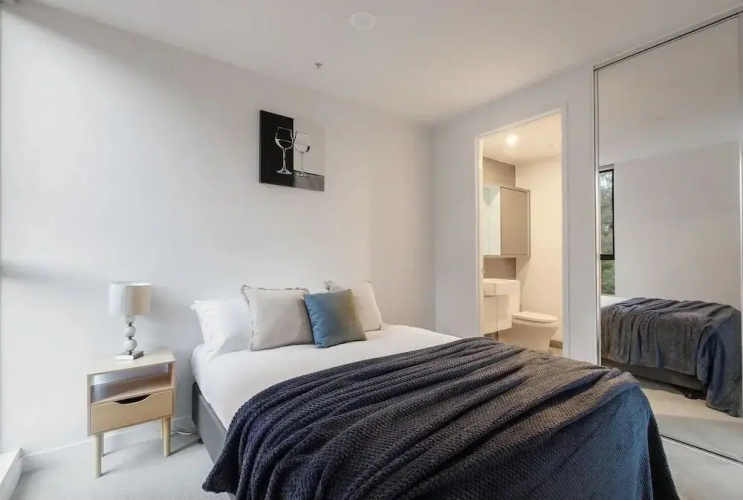 A 3BR Apt Next to Melbourne Zoo, Free Parking