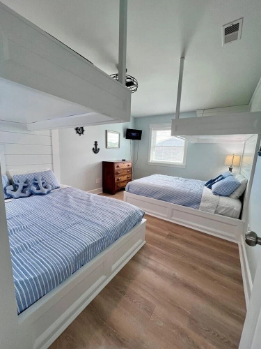 Boston Commons Penthouse 5 Bedroom Condo by RedAwning