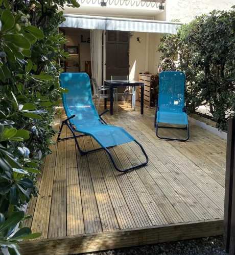 Studio with garden view