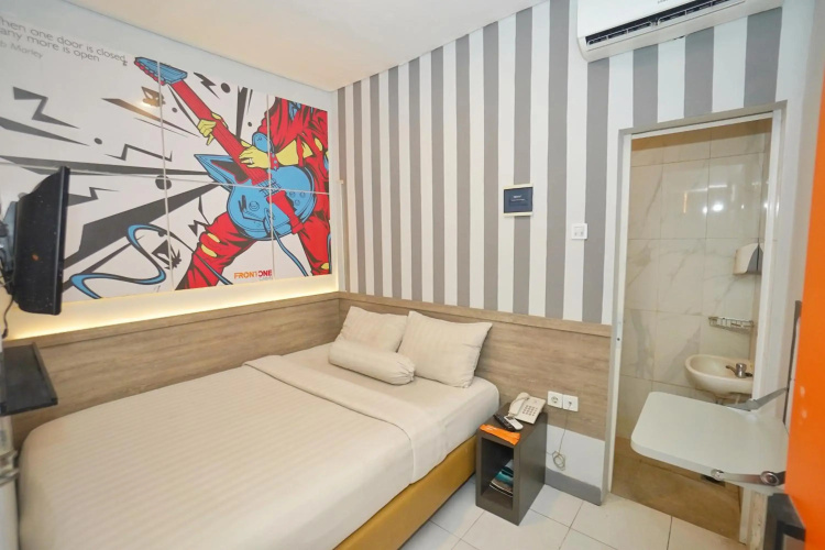 Front One Budget Hotel Tirtonadi Solo