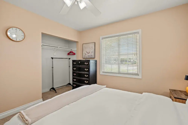 Private Room With Shared Bathroom