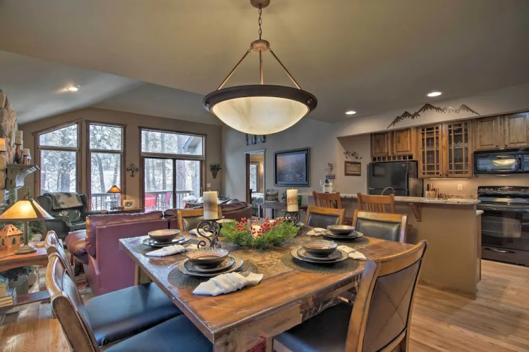 Spacious Estes Park Home on Big Thompson River!
