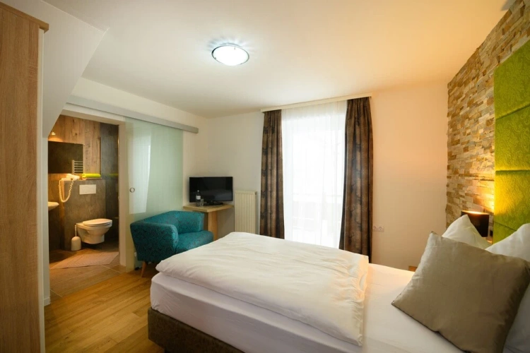 Standard Single room with balcony and with garden view