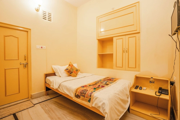 Deluxe Single room