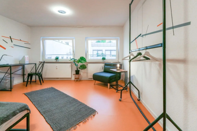 Sunny hostel room for 3