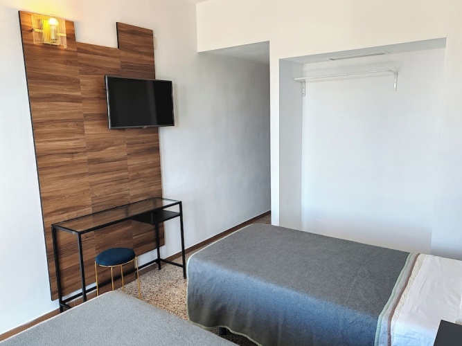 Standard Twin room with balcony and with city view