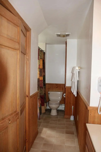 Sara Placid Inn & Suites
