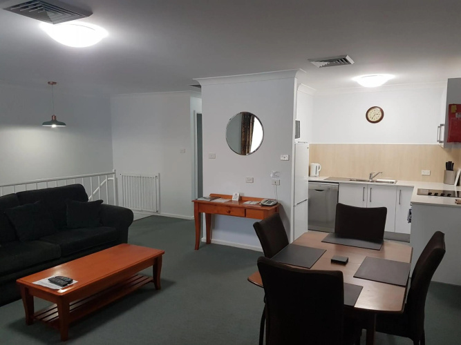 Mid City Motor Inn