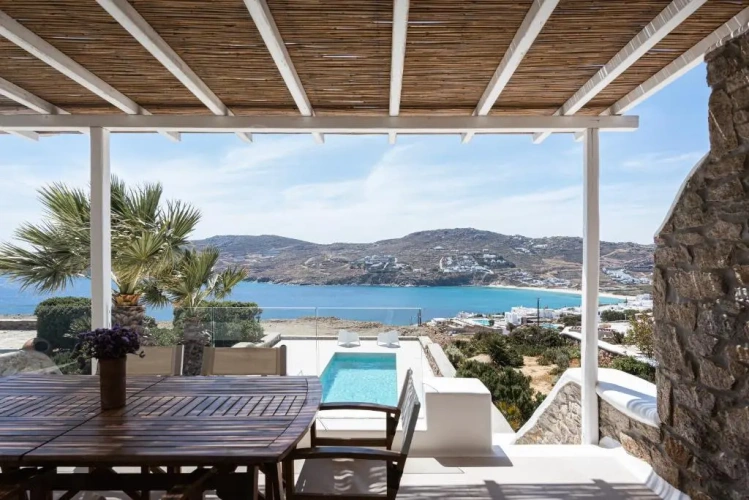 2 Bedrooms Villa