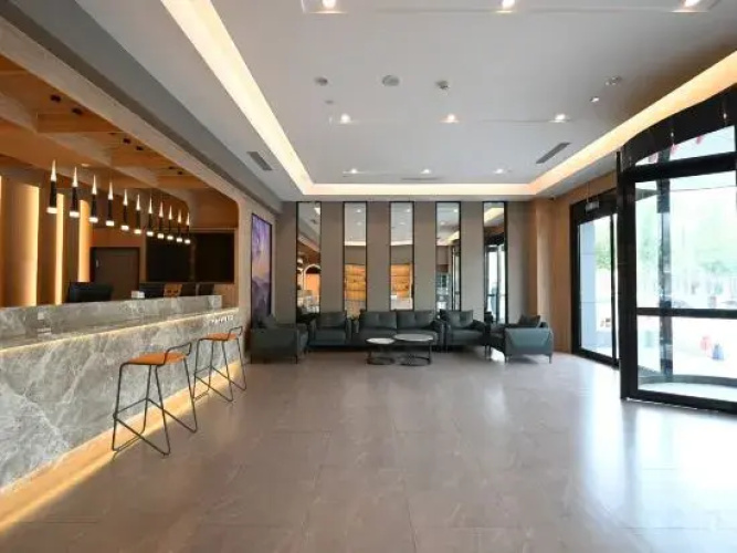 Mango Qingya Hotel