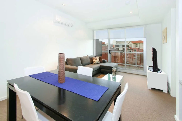 St Kilda Location and Style
