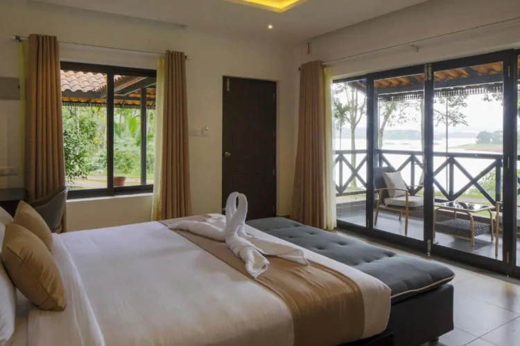 Standard Double room with lake view