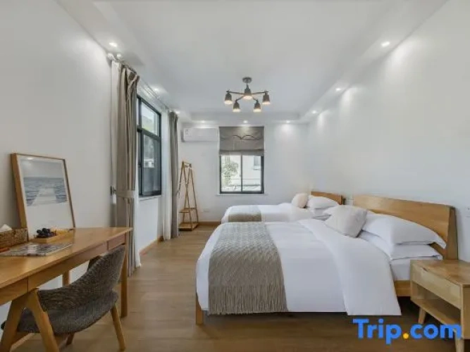 Standard Twin Family room with mountain view
