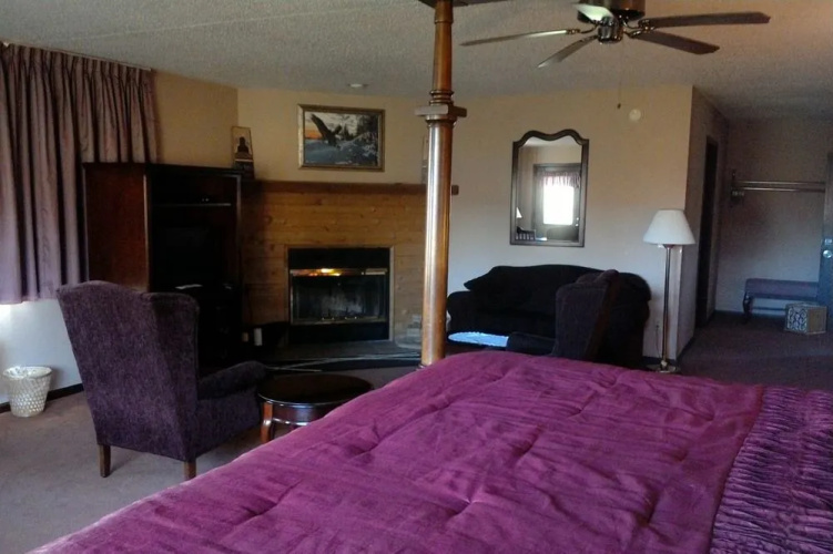 Horseshoe Bay Lodge