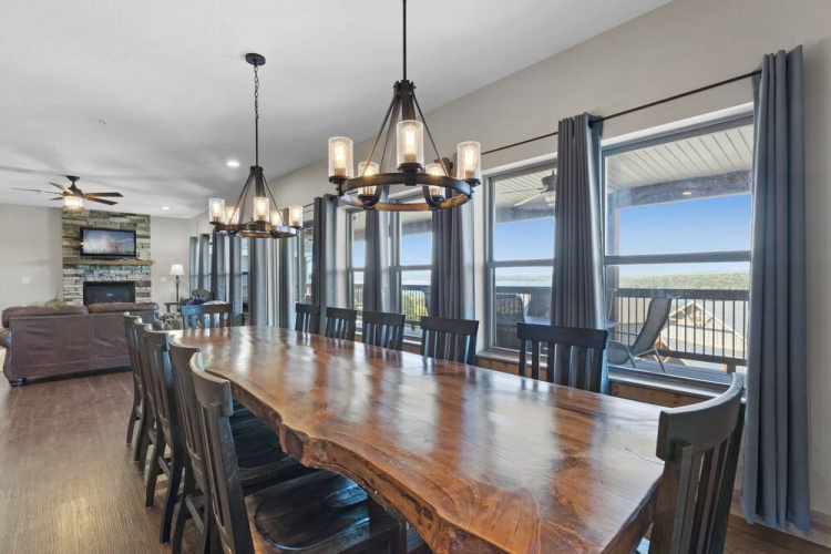 Lakefront Haven 9 Bedroom Home by RedAwning