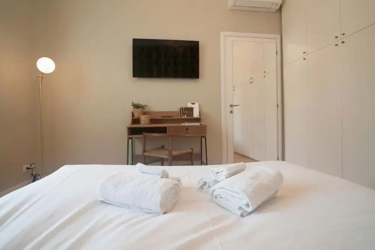 Elegant apt in Historical Building