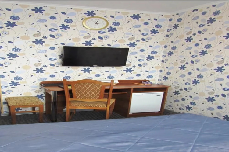 Paradise Hotel