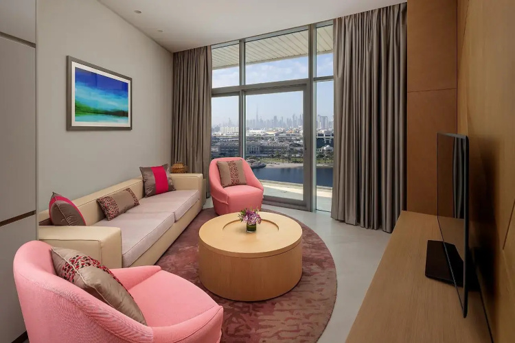 Hilton Dubai Creek Hotel & Residences