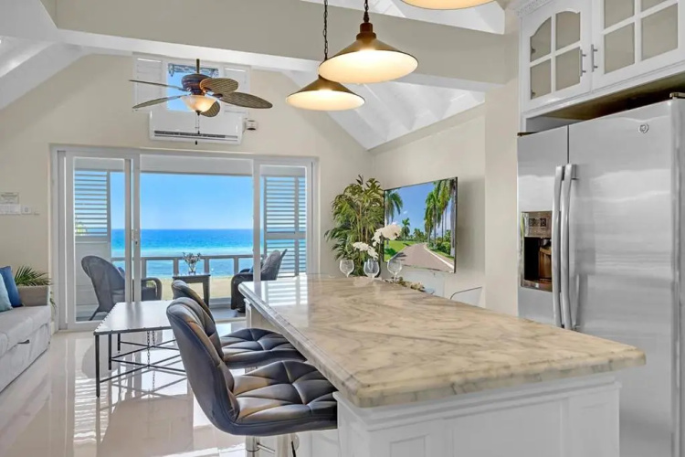 Hospitality Expert E22 Beach front Pool & Chef