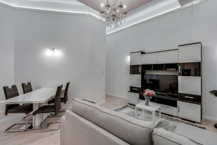 2 Bedrooms Apartment