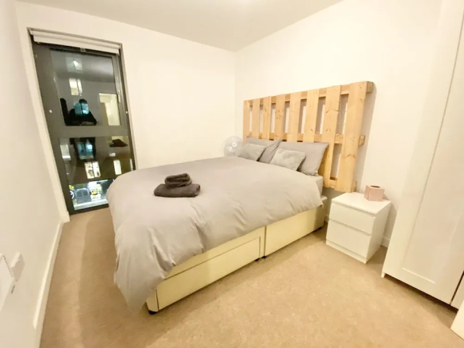2-bed Apartment Parking Deep Cleaned Professionally