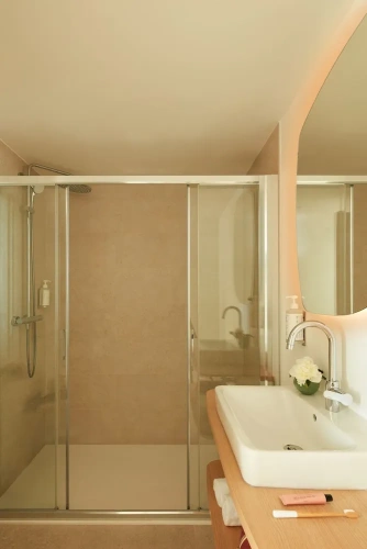 Classic Twin Club room