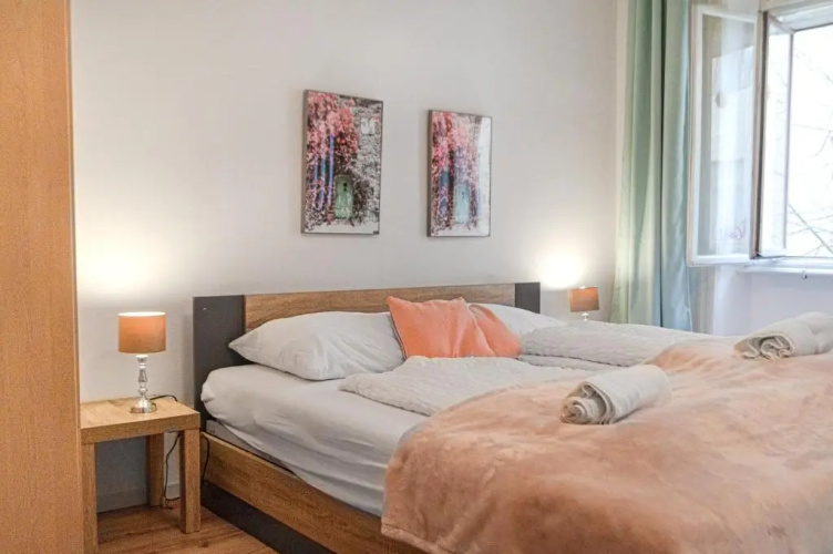 Charming Apt - ideal for Longstays
