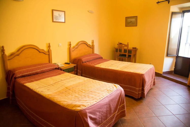 Hostal Hueso
