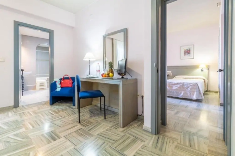 Standard Triple room
