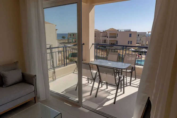 Phaedrus Living: Seaside Thalassa Cretan 203