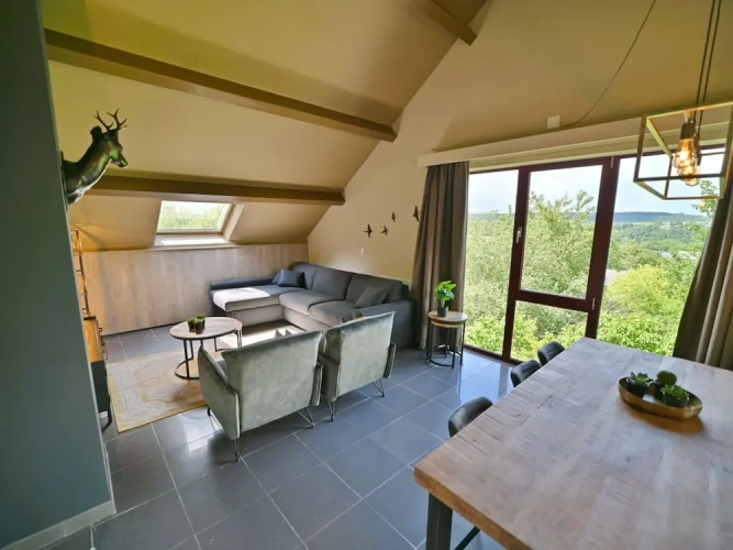 3 Bedrooms Classic Apartment