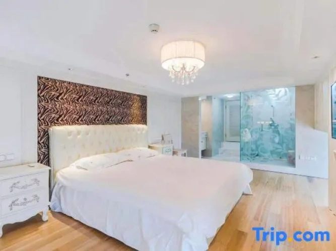 Deluxe Duplex Suite