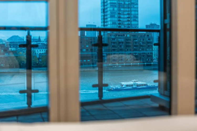 Stunning Flat Overlooking the Thames